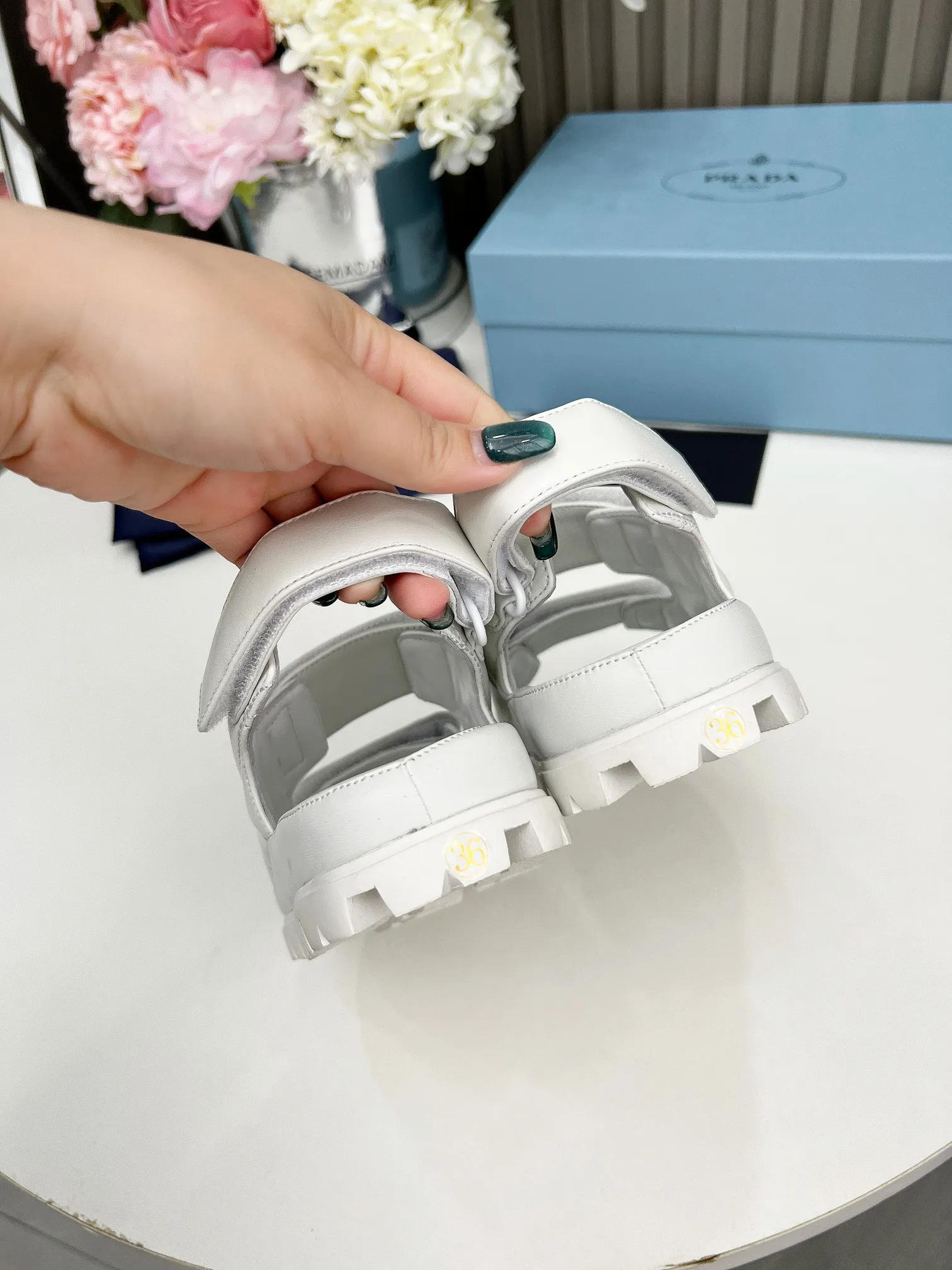 P480👟👟 PRADA Prada spring and summer catwalk new sandal series classic thick-soled sandals made of mixed sheepskin surface lambskin lining original hardware 1:1 development soft and delicate foot feel extremely comfortable versatile style original foam outsole 💝💝💝 easy to control 5 colors available (35-41)